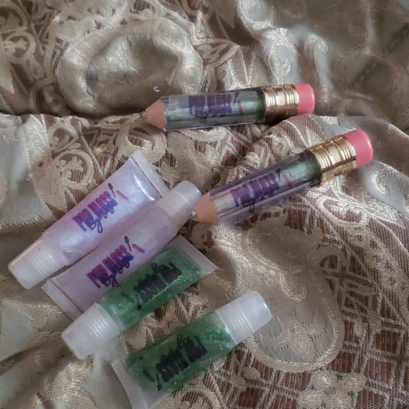 Lip gloss - Picture 2 of 2